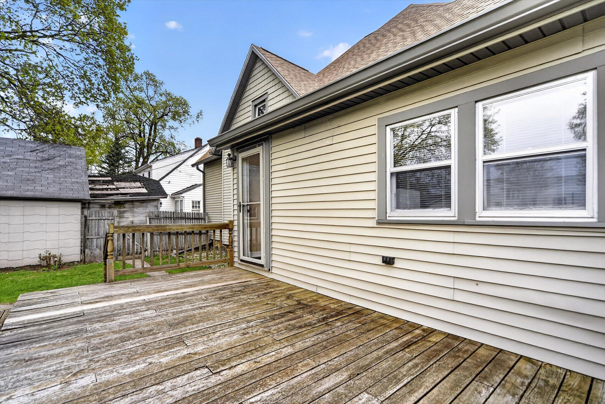 206 Exchange Street Marshall, MI 49068 - Photo 31 of 35 33-206-Exchange-St-WindowStill-Photograp