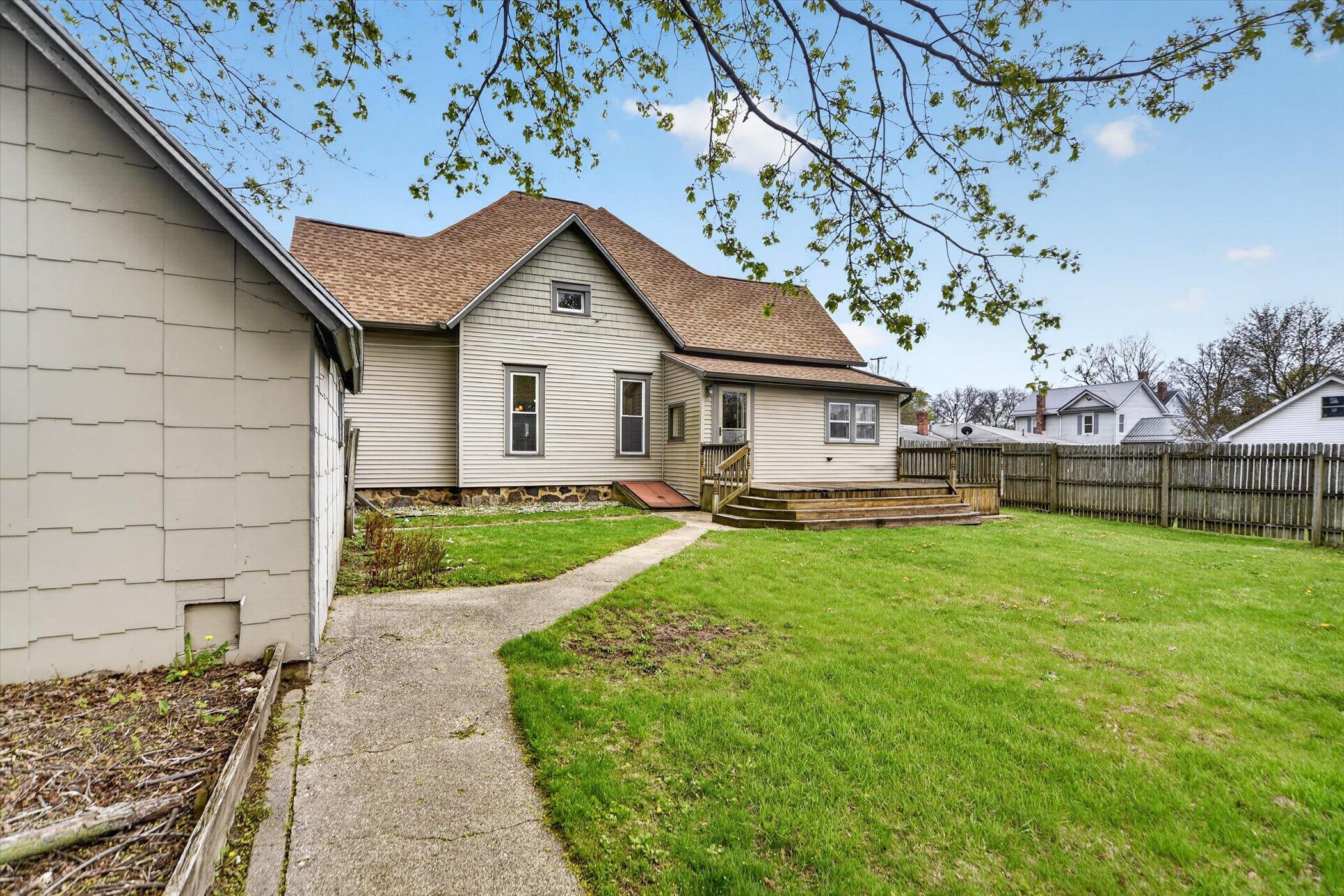206 Exchange Street Marshall, MI 49068 - Photo 32 of 35 34-206-Exchange-St-WindowStill-Photograp