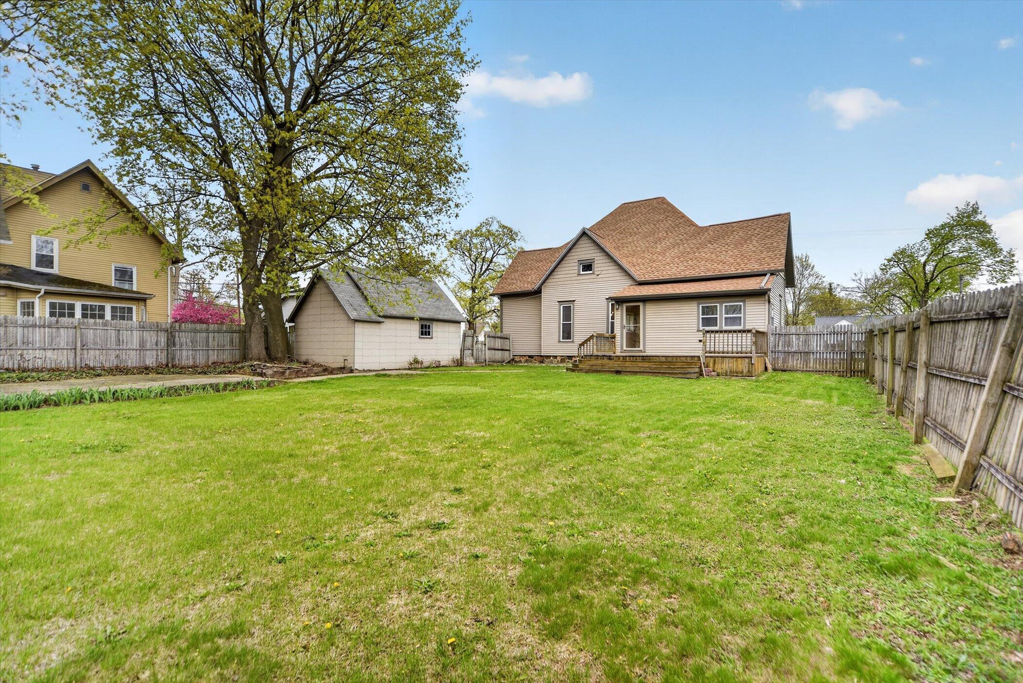 206 Exchange Street Marshall, MI 49068 - Photo 34 of 35 36-206-Exchange-St-WindowStill-Photograp
