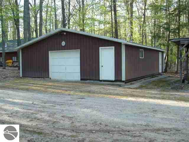 9194 Skegemog Point Road Williamsburg, MI 49690 - Photo 12 of 17 1736102-11.JPG