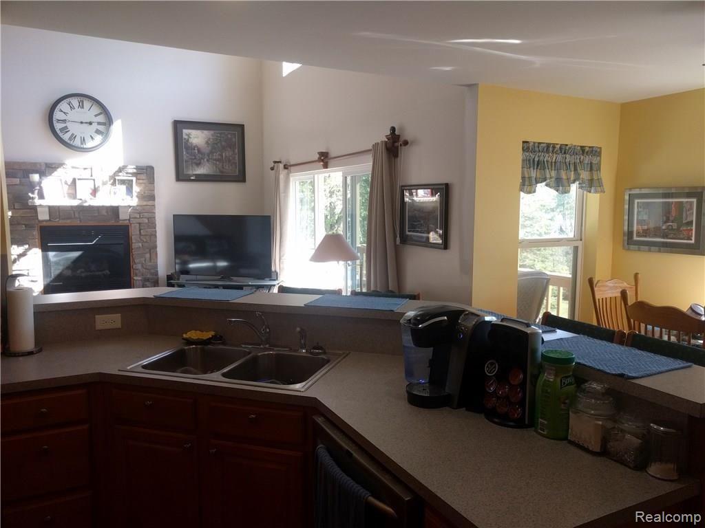 13605 Rattalee Lake Road Davisburg, MI 48350 - Photo 8 of 36 Kitchen
