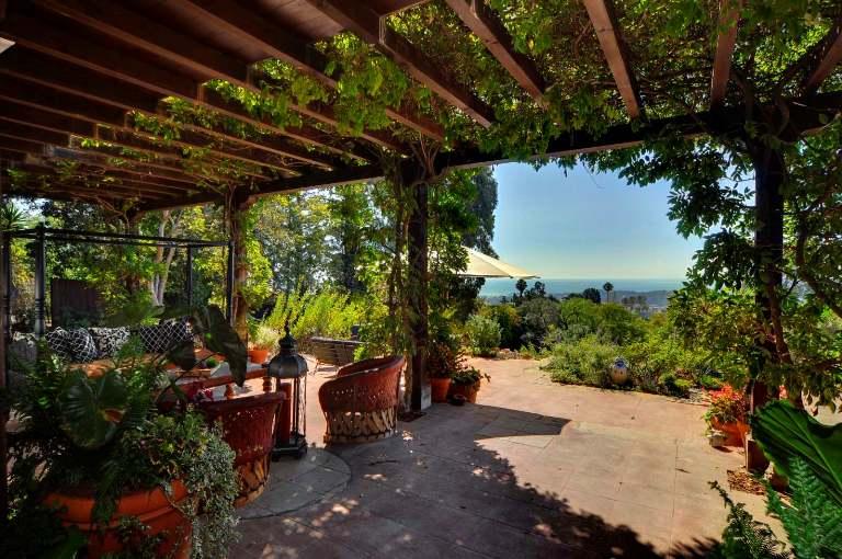 2211 Las Tunas Road Santa Barbara, CA 93103 - Photo 4 of 20 Patio