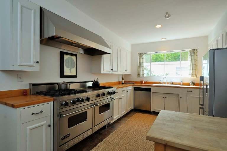 2211 Las Tunas Road Santa Barbara, CA 93103 - Photo 8 of 20 Kitchen