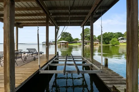 $625,000 | 153 Lakeshore Drive, Onalaska, TX 77360