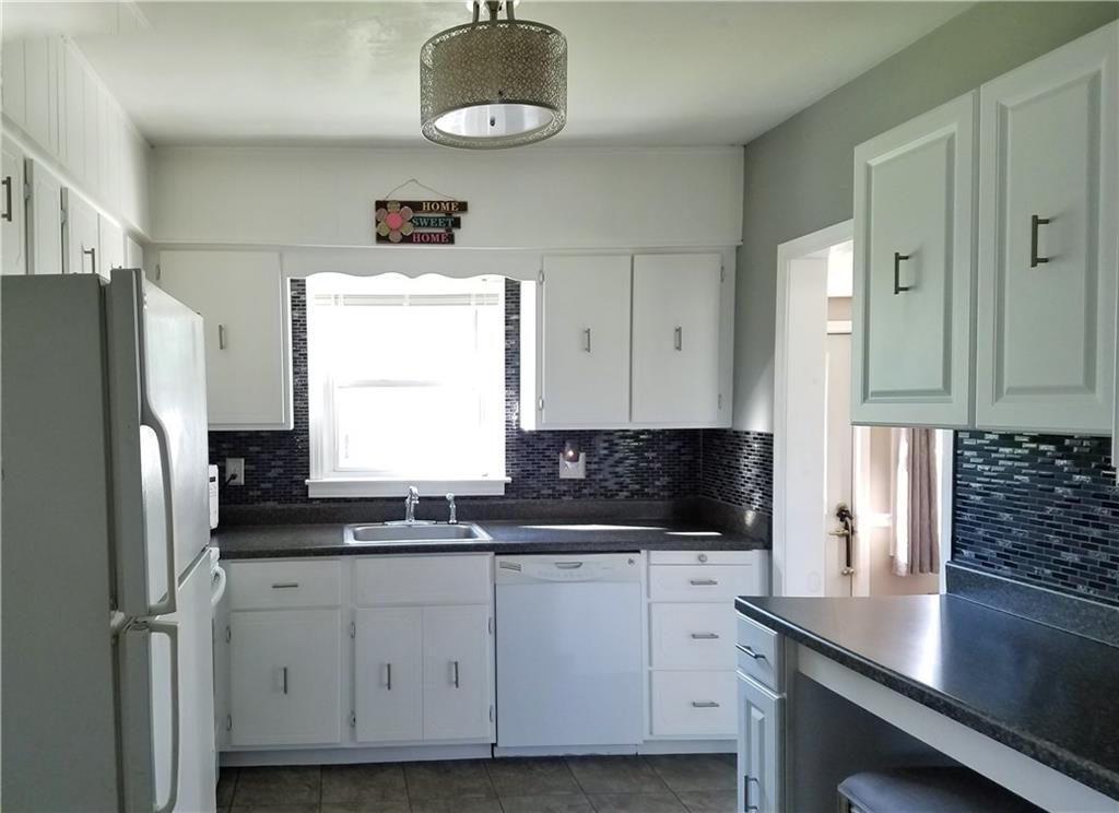 107 Martin Street Rices Landing, PA 15357 - Photo 4 of 18