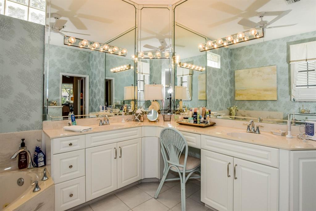 429 Tremingham Way Venice, FL 34293 - Photo 24 of 73