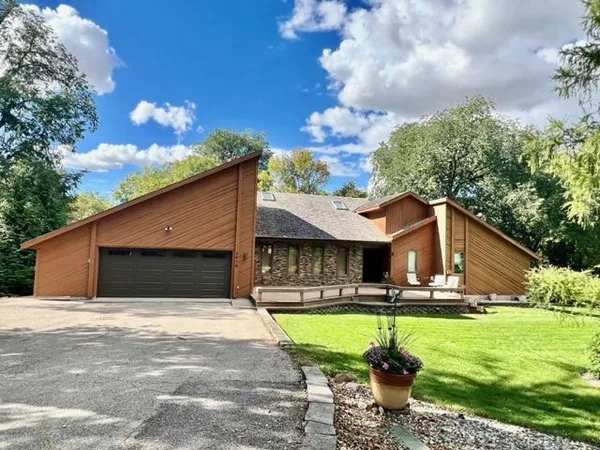 $299,900 | 2020 Vision Lane, Redwood Falls, MN 56283