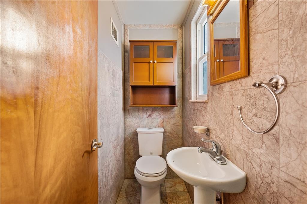 1476 Prospect Road Pittsburgh, PA 15227 - Photo 18 of 25 Gallery Image 18
