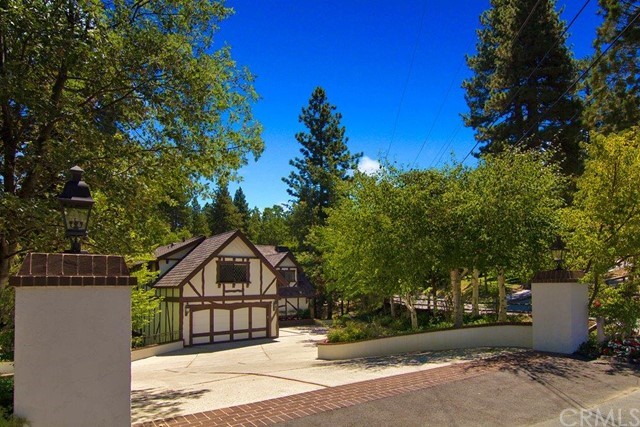 700 Oak Point Lake Arrowhead, CA 92352 - Photo 1 of 20 a front view of a house with a yard