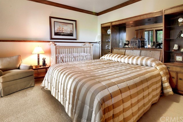 700 Oak Point Lake Arrowhead, CA 92352 - Photo 12 of 20 a bedroom with a bed and lamp