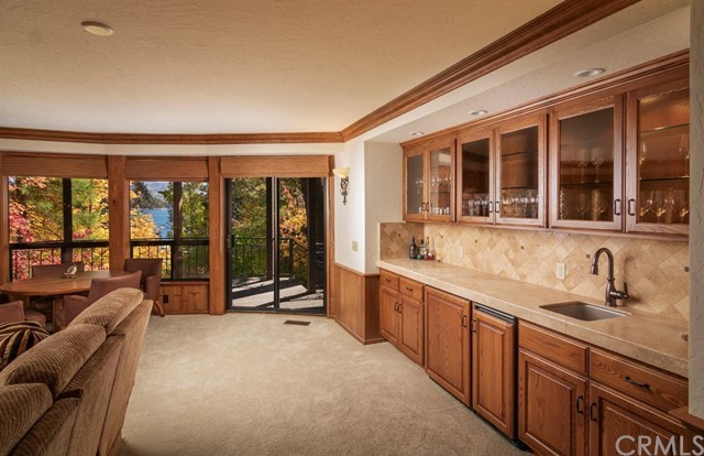 700 Oak Point Lake Arrowhead, CA 92352 - Photo 15 of 20 a spacious bathroom with a large tub and sink