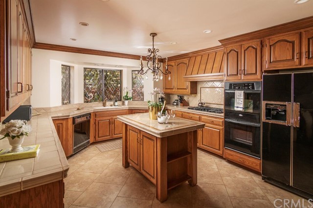 700 Oak Point Lake Arrowhead, CA 92352 - Photo 6 of 20 a kitchen with a stove sink and a microwave