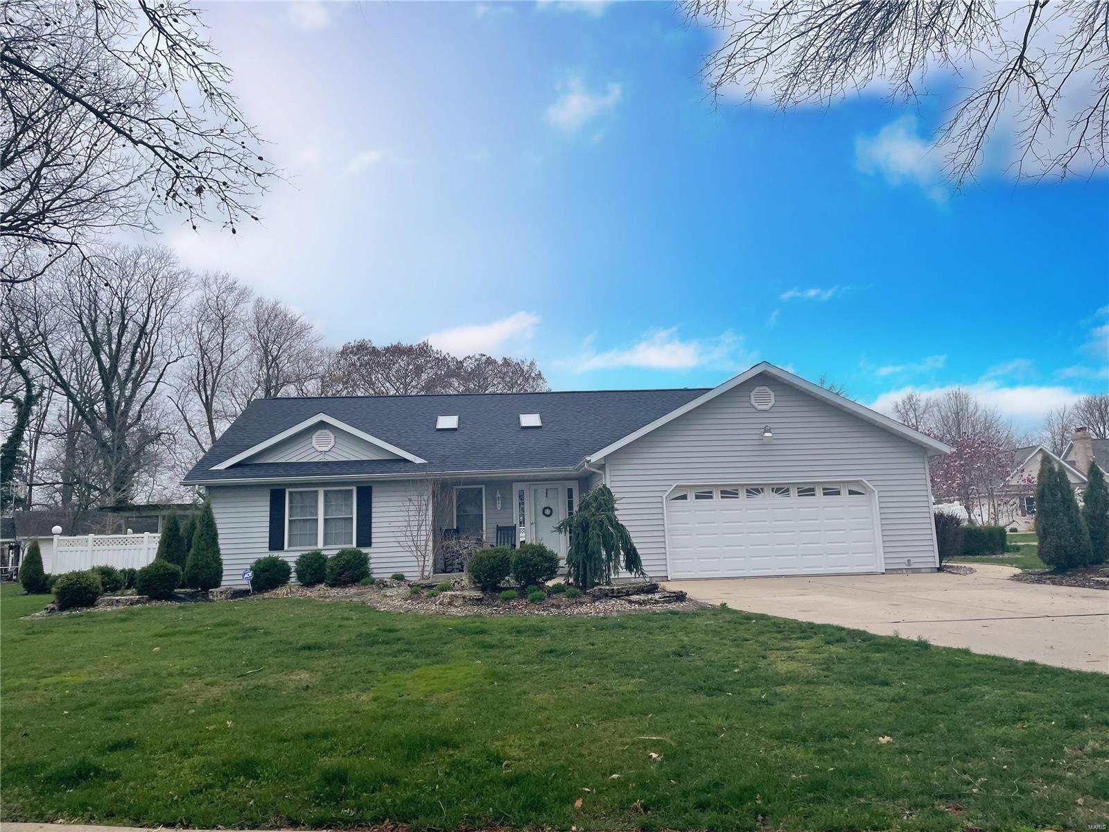 8950 Reservoir Road Nashville, IL 62263 - Photo 1 of 47