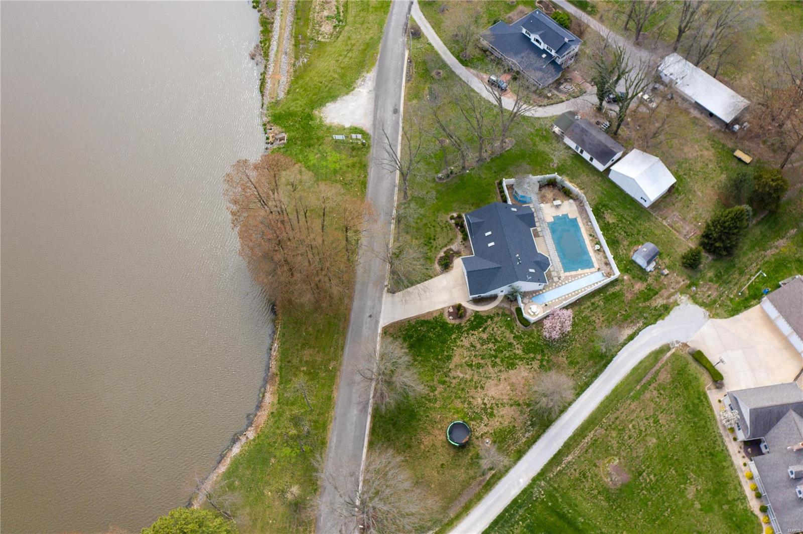 8950 Reservoir Road Nashville, IL 62263 - Photo 6 of 47