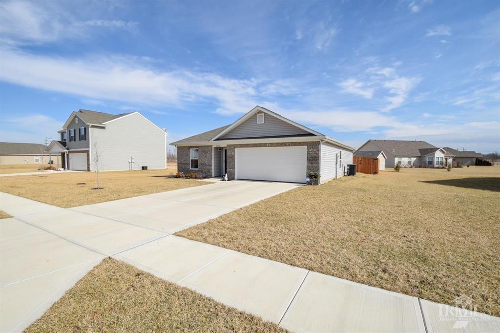 4408 Emerald Pointe Way Muncie, IN 47304 - Photo 2 of 32