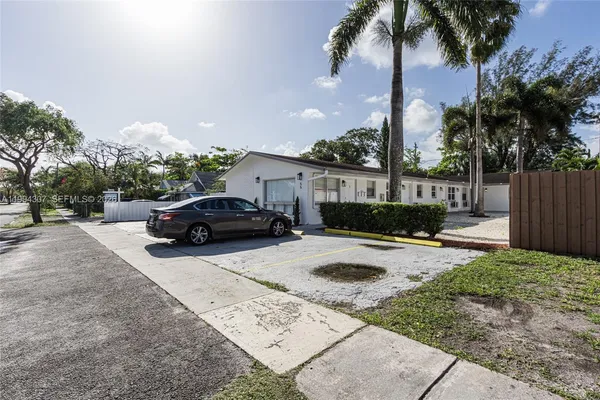 $1,450 | 55 Southwest 13th Street, Unit B, Dania Beach, FL 33004