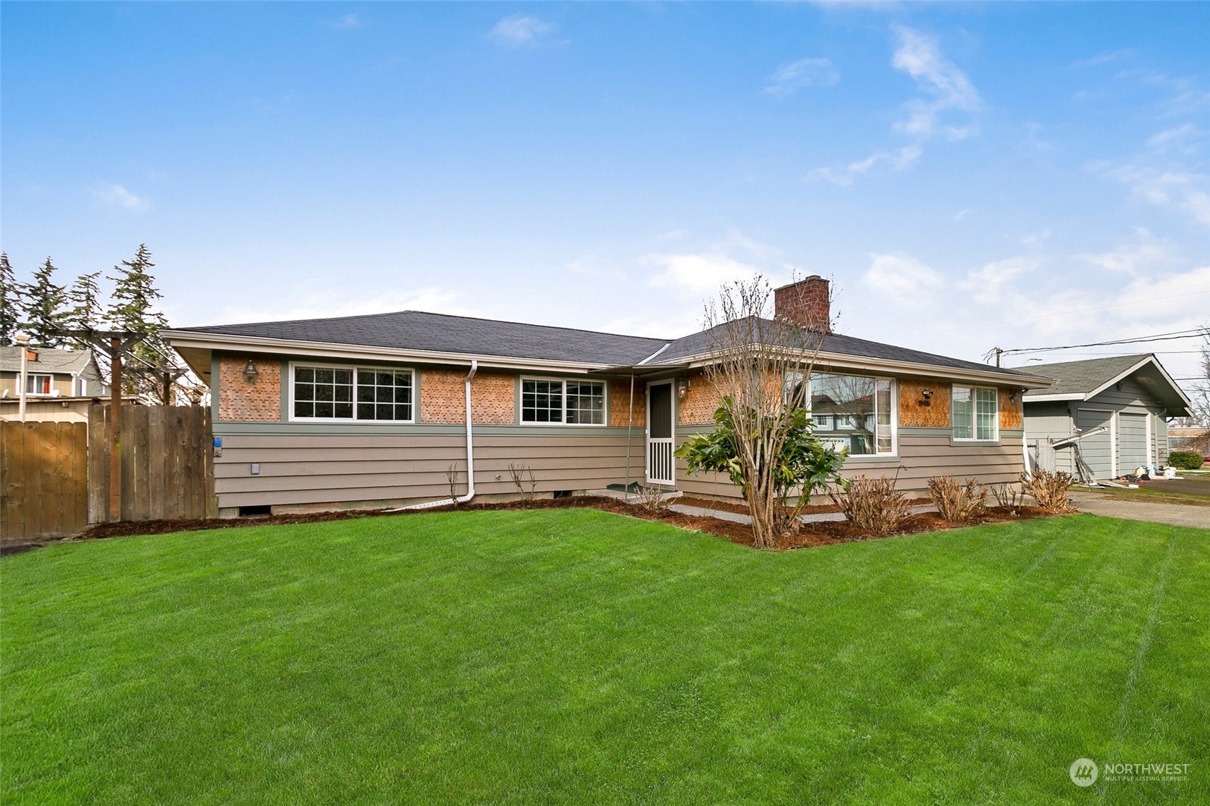 965 Hoquiam Avenue Northeast Renton, WA 98059 - Photo 2 of 37 a front view of a house with a yard and porch