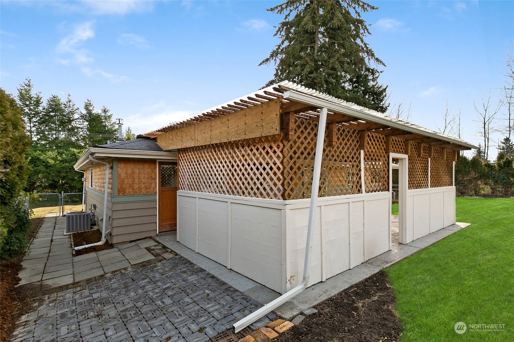 965 Hoquiam Avenue Northeast Renton, WA 98059 - Photo 33 of 37 a view of a house with a yard
