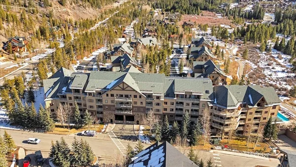 a view of a large building