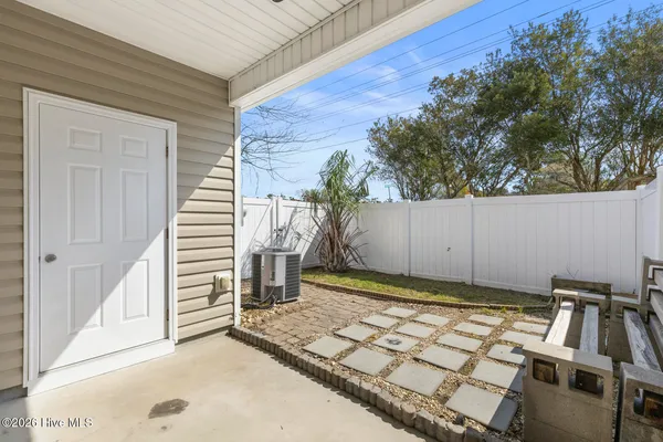 $1,250 | 201 Toucan Way, Hubert, NC 28539