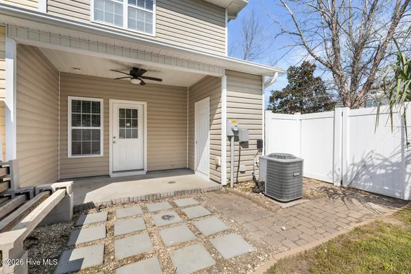 $1,250 | 201 Toucan Way, Hubert, NC 28539