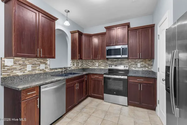 $1,250 | 201 Toucan Way, Hubert, NC 28539