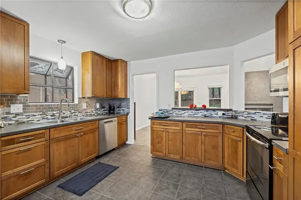 $389,000 | 304 Lancelot Drive, Liberty, MO 64068