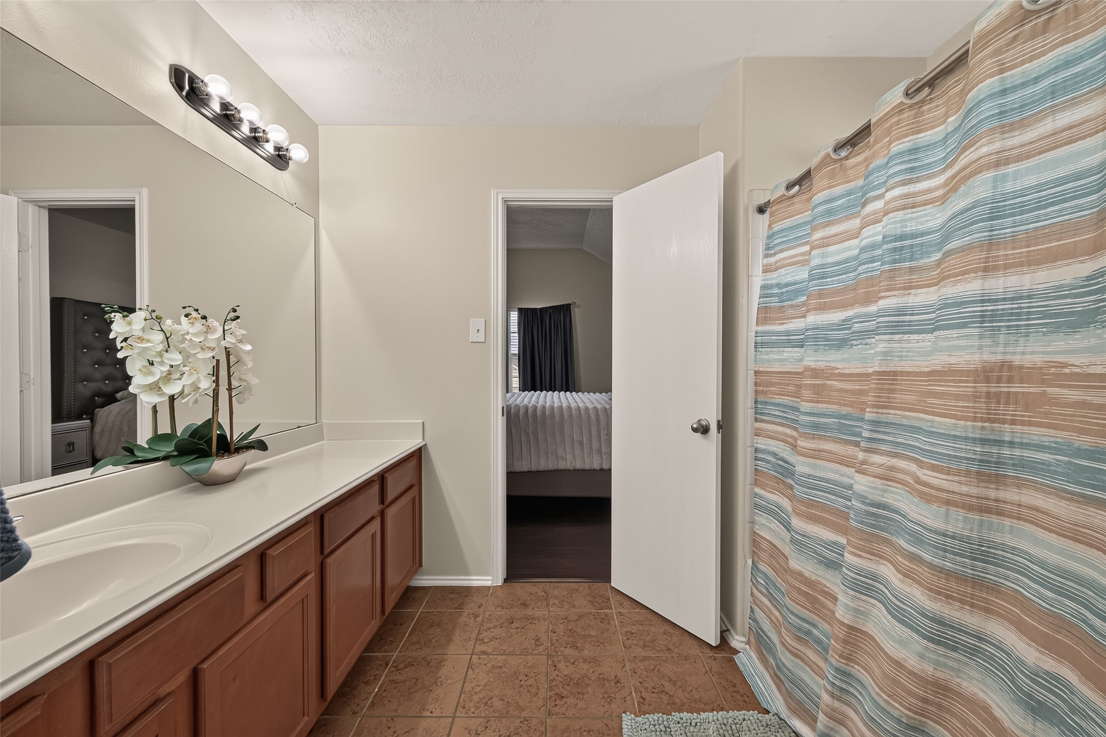10931 View Pointe Lane Houston, TX 77034 - Photo 16 of 21 another view of primary suite