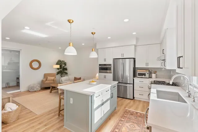 $1,050,000 | 13480 Lopelia Meadows Place, Unit 111, San Diego, CA 92130