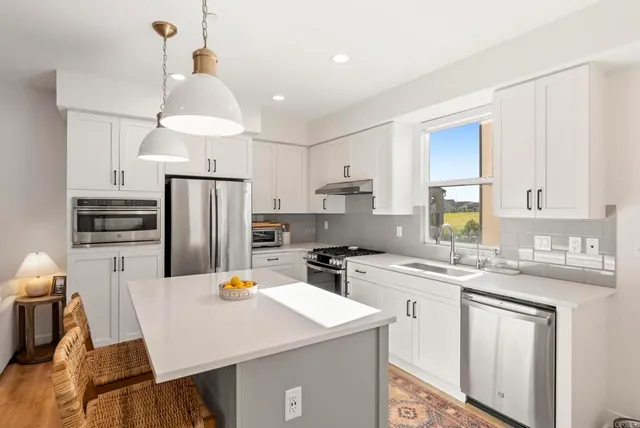 $1,050,000 | 13480 Lopelia Meadows Place, Unit 111, San Diego, CA 92130