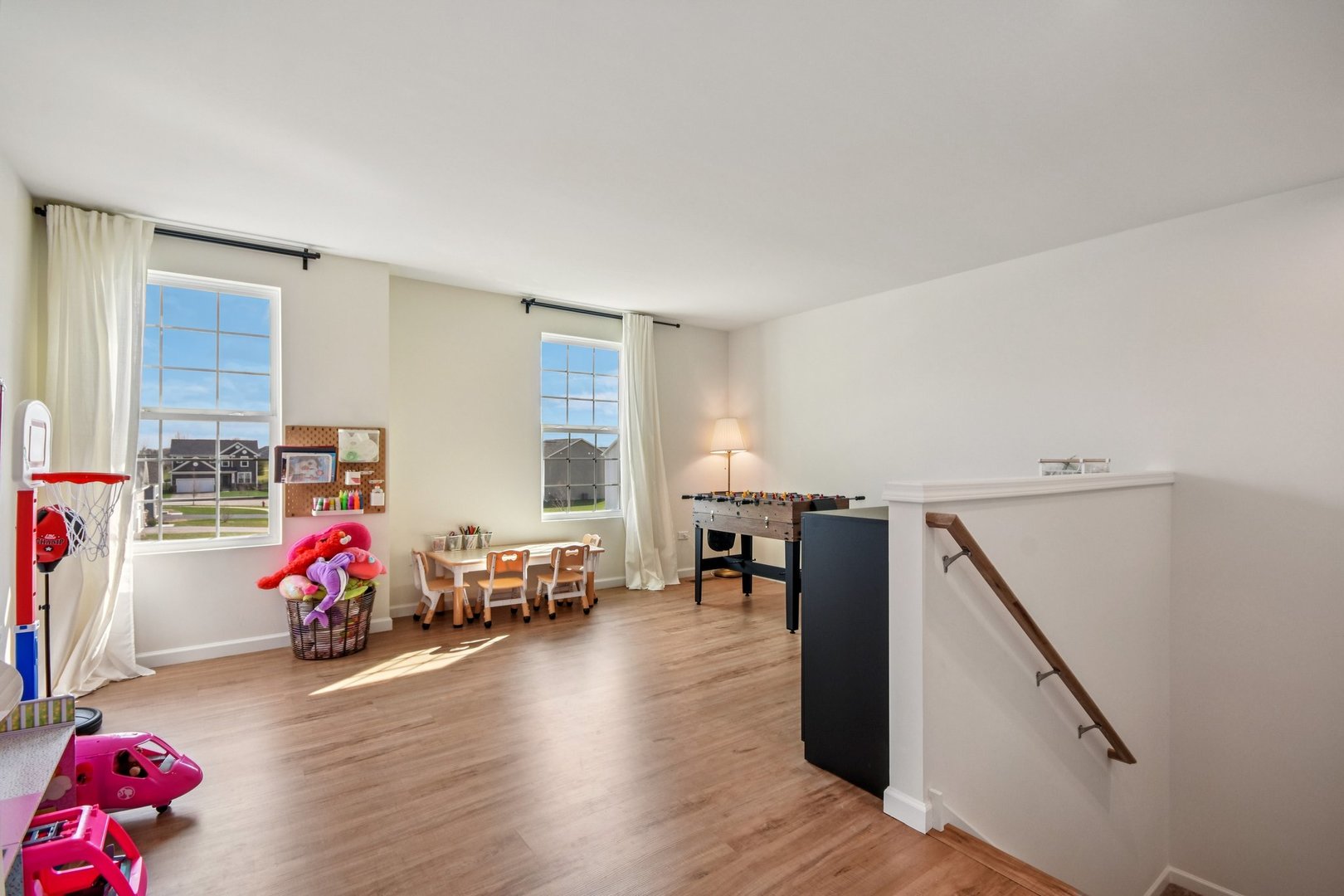 600 Alpine Drive Algonquin, IL 60102 - Photo 19 of 40 a living room with furniture and wooden floor