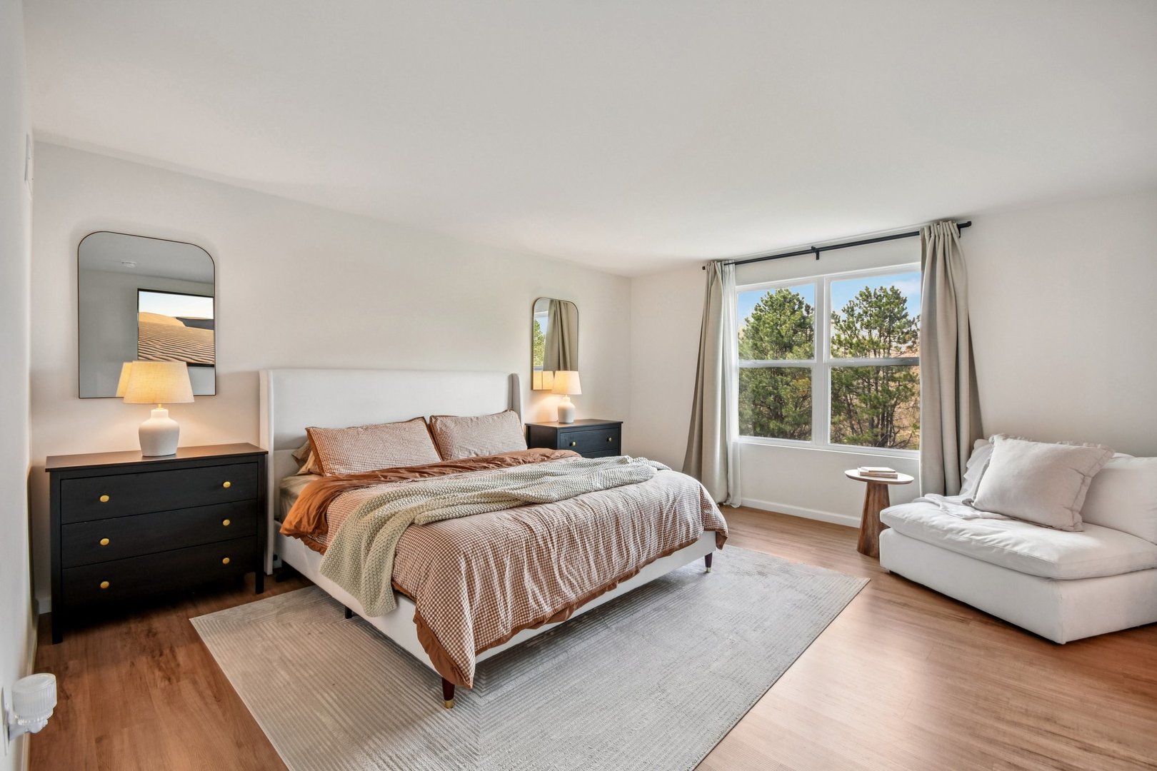 600 Alpine Drive Algonquin, IL 60102 - Photo 21 of 40 a bedroom with a bed and a couch