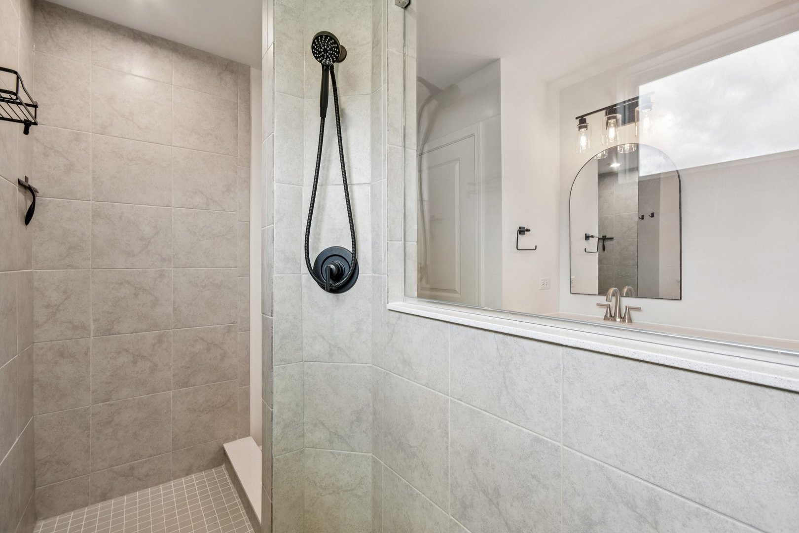 600 Alpine Drive Algonquin, IL 60102 - Photo 26 of 40 a bathroom with a shower