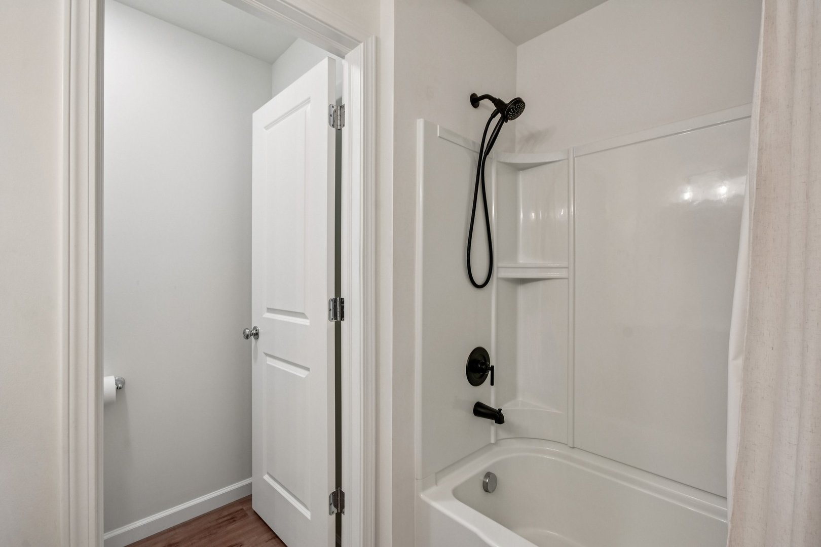 600 Alpine Drive Algonquin, IL 60102 - Photo 35 of 40 a bathroom with a bath tub and a shower