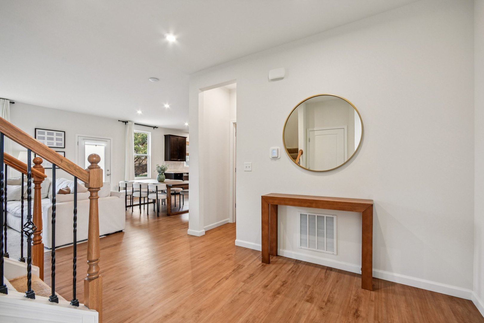 600 Alpine Drive Algonquin, IL 60102 - Photo 4 of 40 a view of a livingroom with furniture and hardwood floor