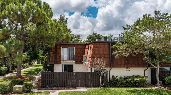 $289,900 | 2244 White Pine Circle, Unit B, Greenacres, FL 33415