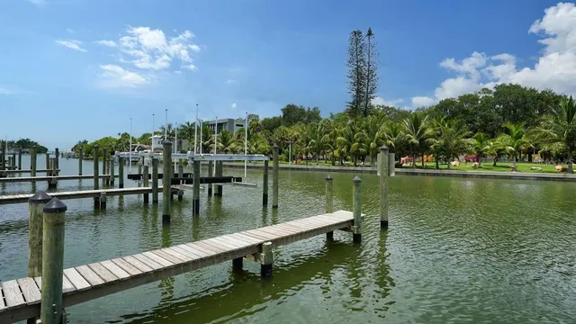 $585,000 | 1703 North Tamiami Trail, Unit 404, Sarasota, FL 34236