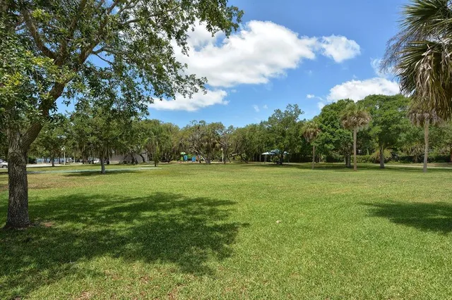 $585,000 | 1703 North Tamiami Trail, Unit 404, Sarasota, FL 34236