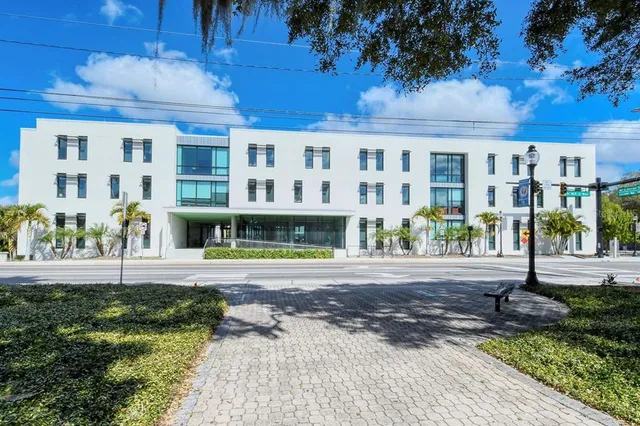 $585,000 | 1703 North Tamiami Trail, Unit 404, Sarasota, FL 34236