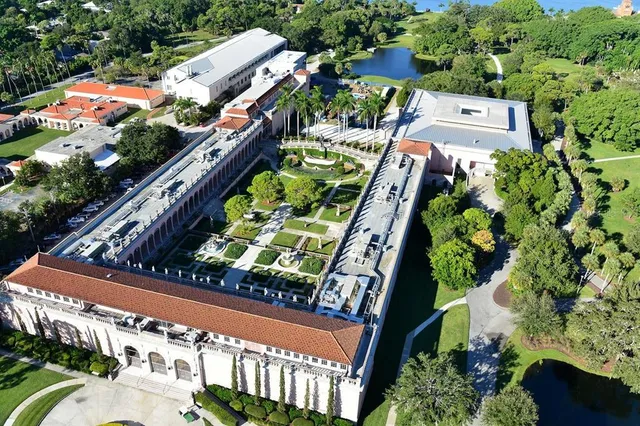 $585,000 | 1703 North Tamiami Trail, Unit 404, Sarasota, FL 34236