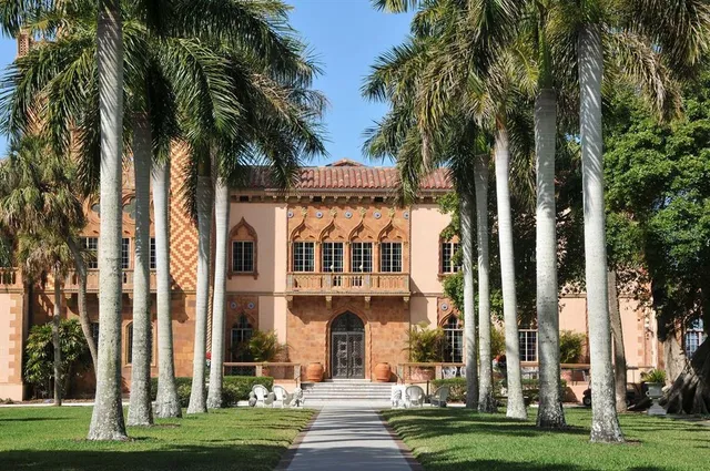 $585,000 | 1703 North Tamiami Trail, Unit 404, Sarasota, FL 34236