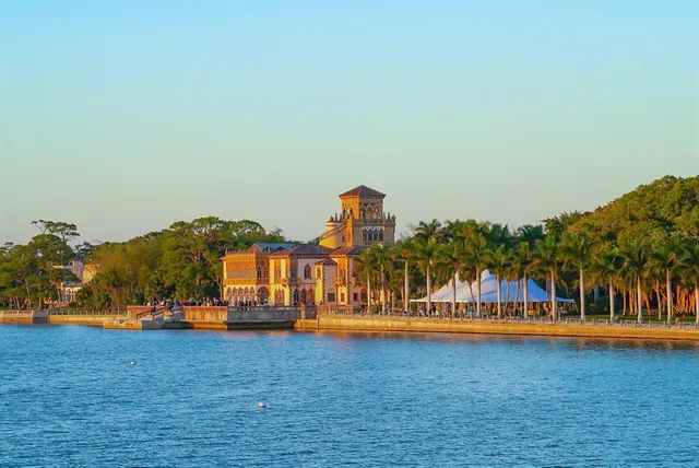 $585,000 | 1703 North Tamiami Trail, Unit 404, Sarasota, FL 34236