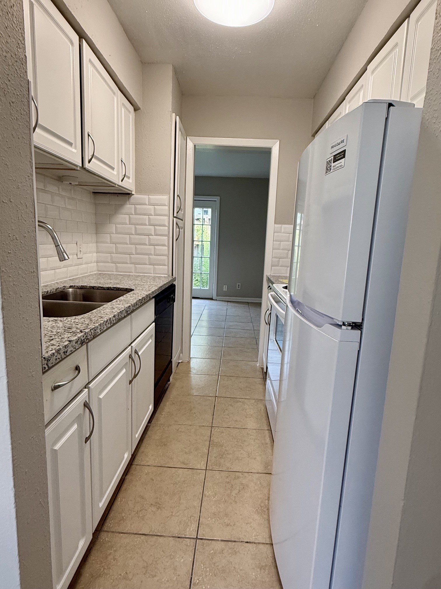 1518 Wirt Road, Unit 6 Houston, TX 77055 - Photo 4 of 14 a kitchen with a refrigerator a sink and cabinets
