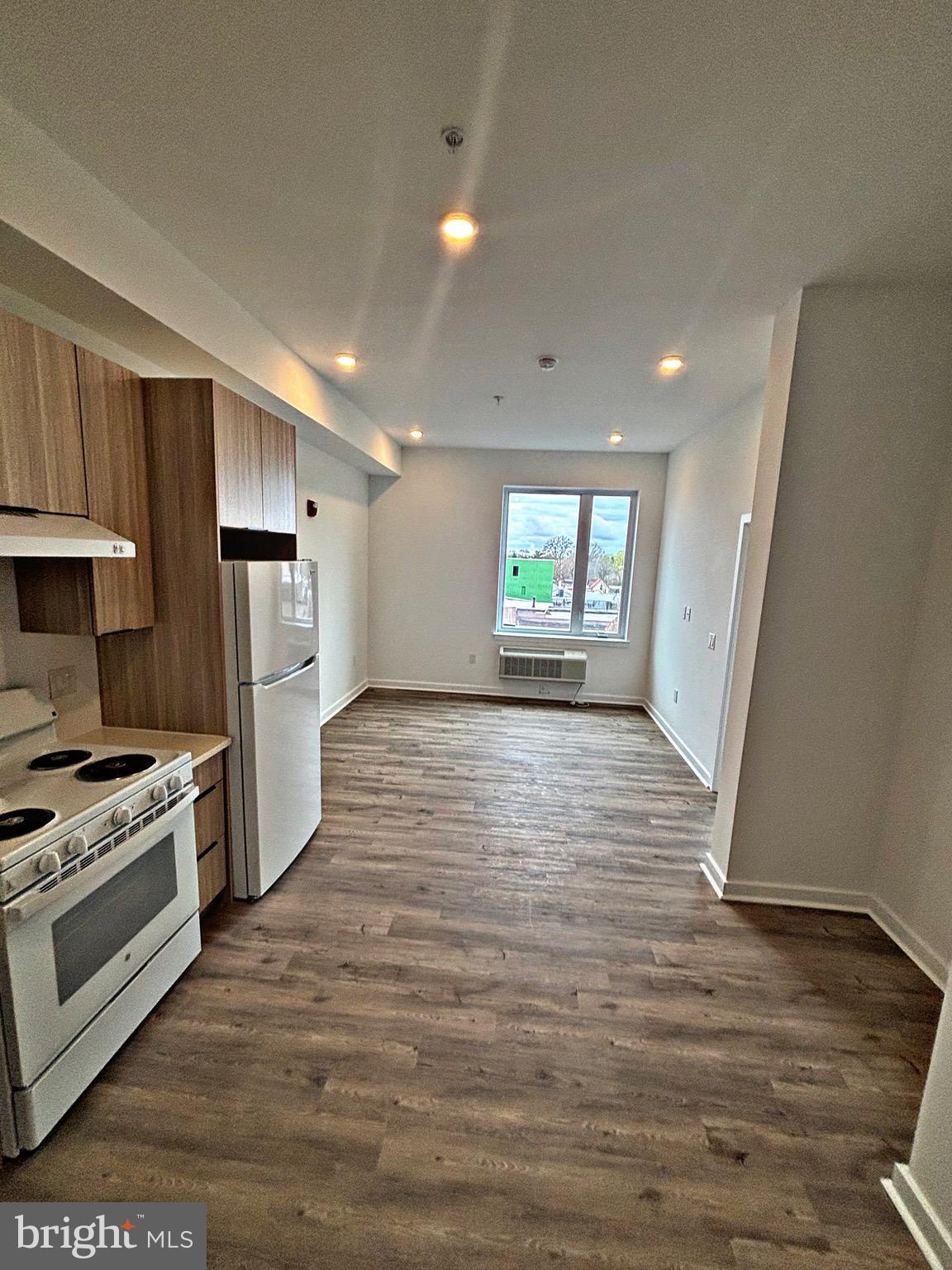7101 Woodland Avenue, Unit 203 Philadelphia, PA 19142 - Photo 2 of 14 Living & Kitchen Room