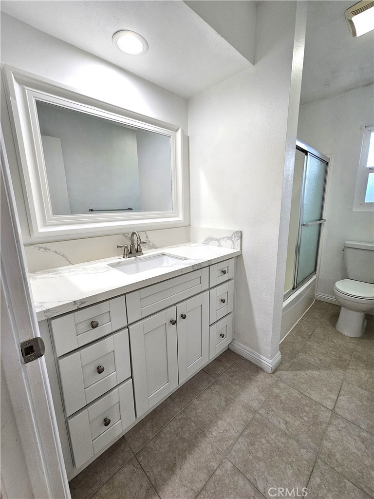 10976 Rincon Street Loma Linda, CA 92354 - Photo 7 of 12 a spacious bathroom with double sink and a mirror