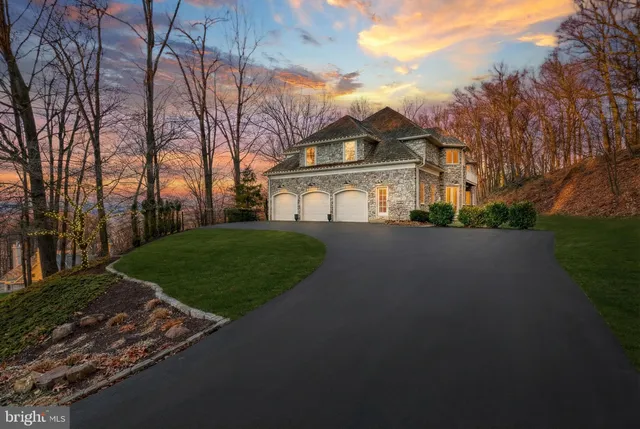 $1,495,000 | 624 Carrington Court, Hummelstown, PA 17036