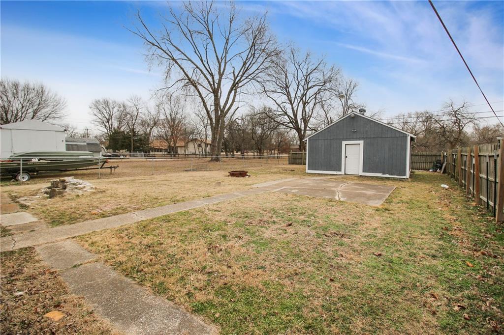 2806 Appleton Street Parsons, KS 67357 - Photo 17 of 23