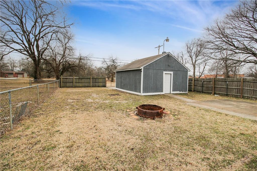 2806 Appleton Street Parsons, KS 67357 - Photo 19 of 23