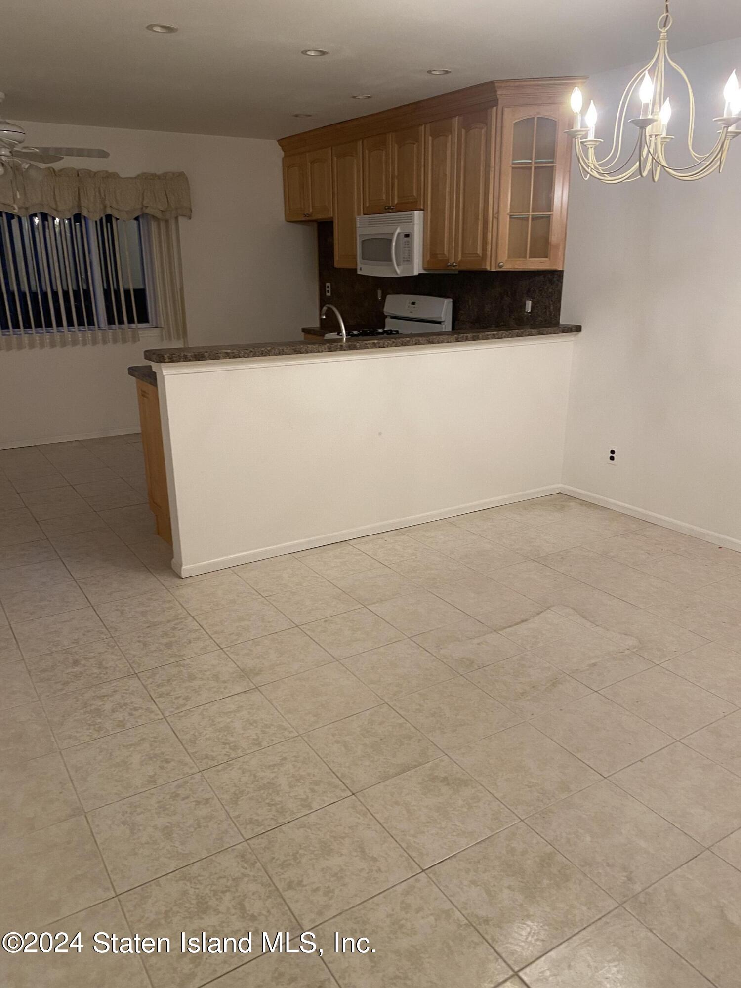 26 Pembrook Loop Staten Island, NY 10309 - Photo 2 of 4 a view of kitchen and utility room