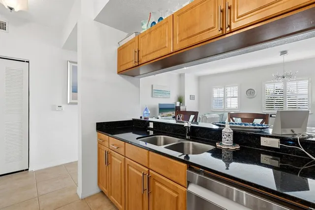 $425,000 | 1064 North Tamiami Trail, Unit 1206, Sarasota, FL 34236